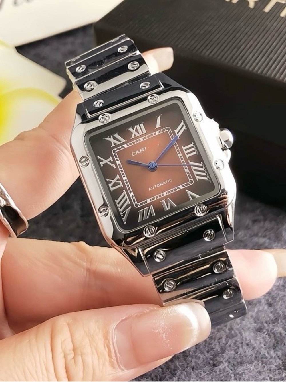 New silver unisex fashion watch